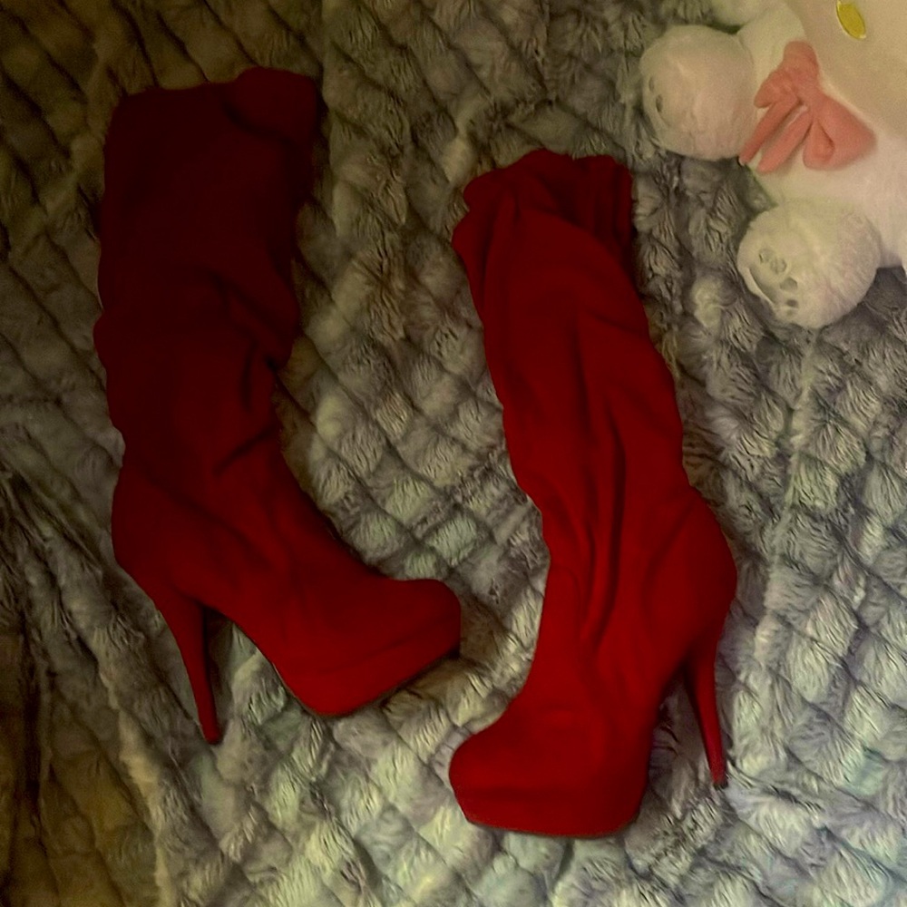 Red boot hells y2k baddie